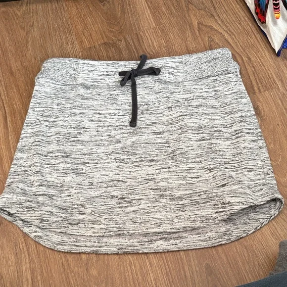 Athleta Downplay gray skirt - Picture 3 of 8